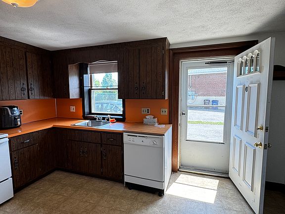 5th image of 46 McClure St #1