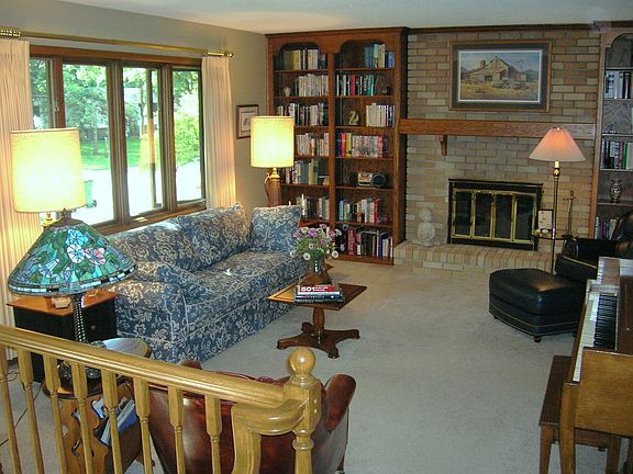 2 Woodburning Fireplaces!