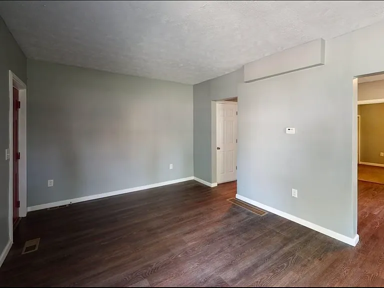 1011 N Pine St — Photo 4