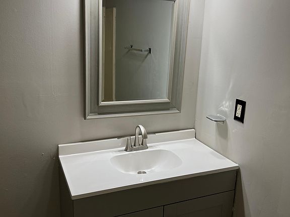 5th image of 104 Chesterfield Ct APT 27