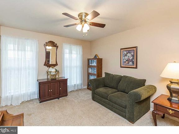 4th image of 335 Heron Dr