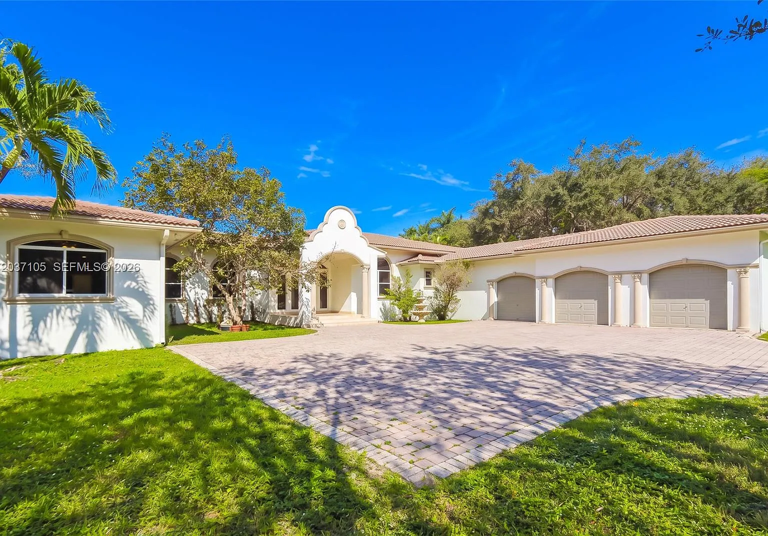 7 bed, 6.5 bath, 5119 sqft, $13,990 — Photo 3
