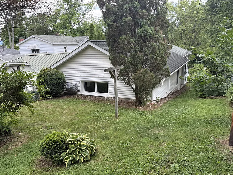 517 E Linn St — Photo 6