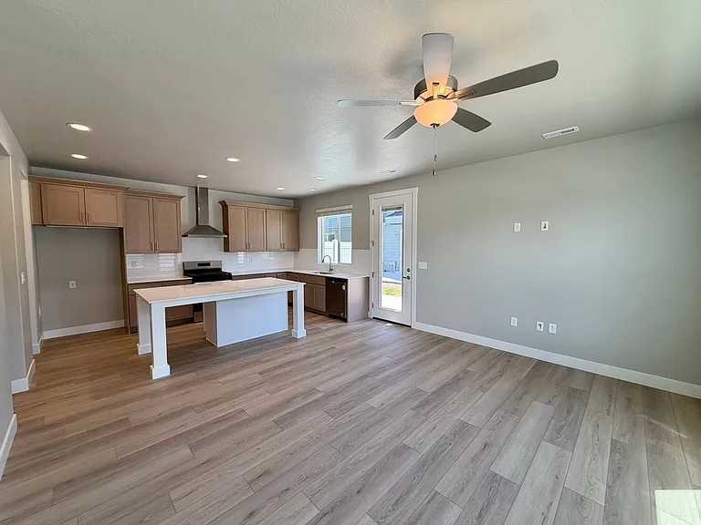 2721 W 2775 N #141 — Photo 4