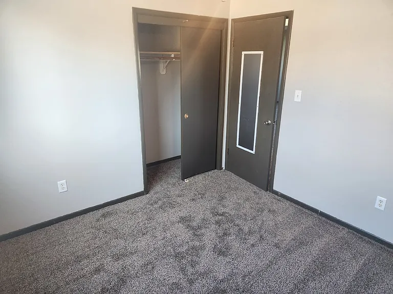 450 Laurel St — Photo 21