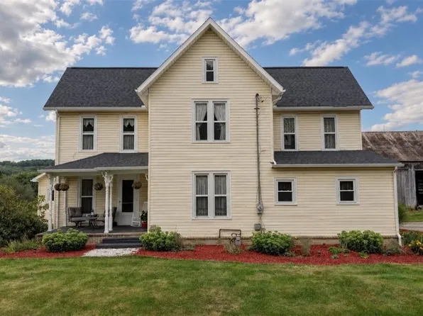 1031 Stonecreek Rd SW, New Philadelphia, OH 44663