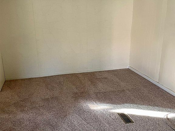 4th image of 128 Riverdale Dr