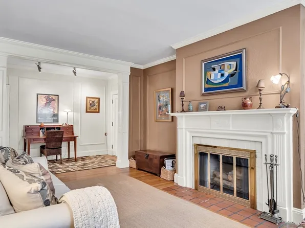 321 Tappan St APT 3, Brookline, MA 02445