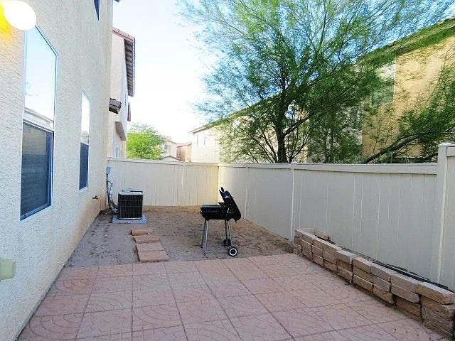 3 bed, 1187 sqft, $1,796 — Photo 2