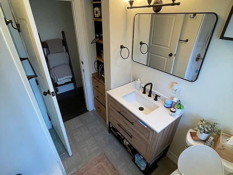 2052 N Auburn St — Photo 16