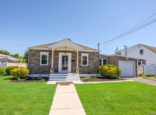 47 Walnut Avenue E, Farmingdale, NY 11735