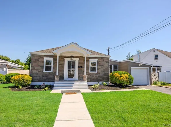 47 Walnut Avenue E, Farmingdale, NY 11735