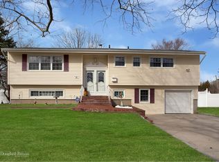 24 Glover Dr, Dix Hills, NY 11746