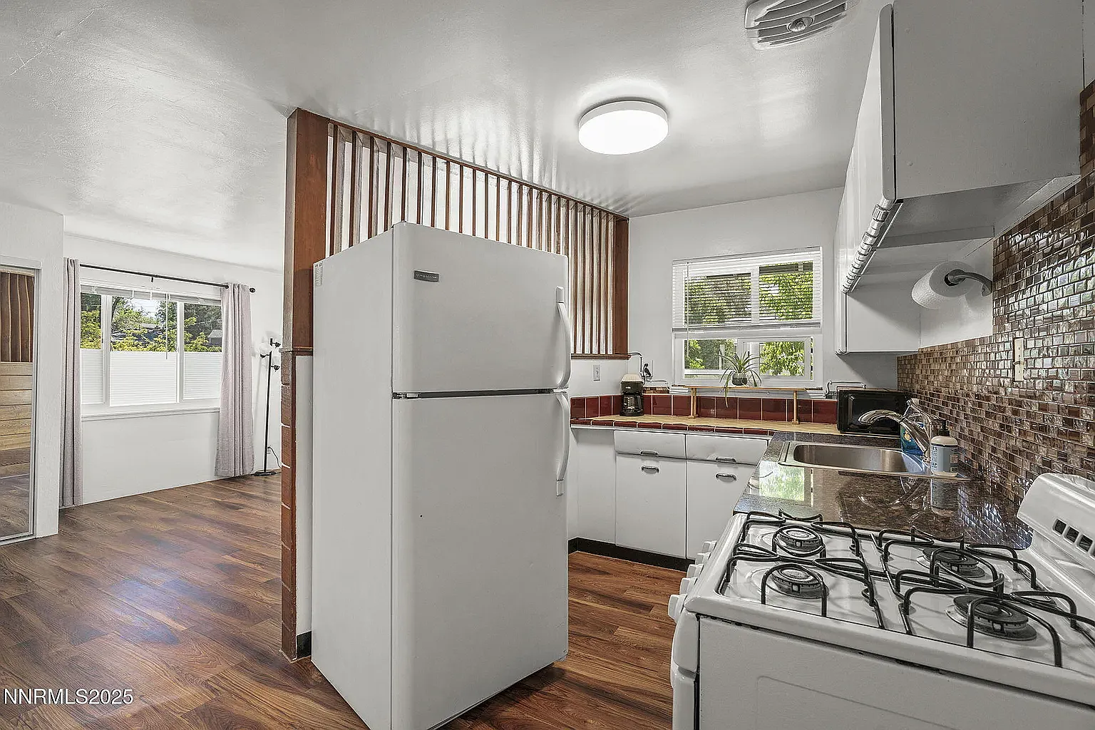 1 bed, 650 sqft, $1,300 — Photo 2