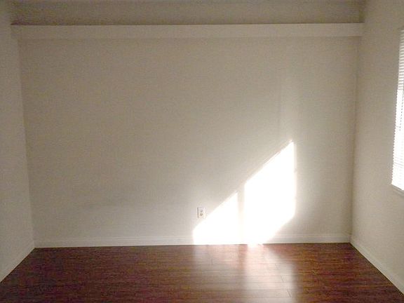 4th image of 24038 Hamlin St
