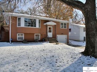 8109 N Ridge Dr W, Omaha, NE 68112