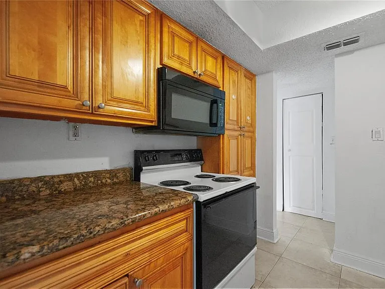 4709 S Texas Ave #4709D — Photo 5