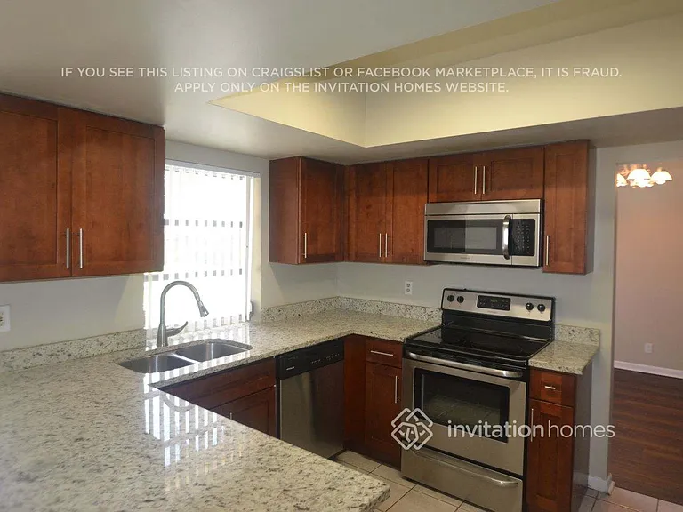 1100 SW 70th Ter — Photo 5