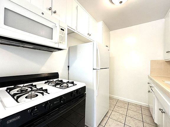 3rd image of 4525 Kansas St