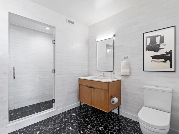 420 East 54th Street image 7 of 25