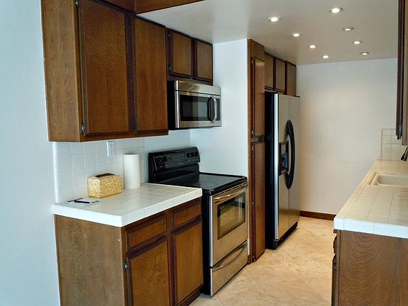 2nd image of 531 Esplanade APT 308