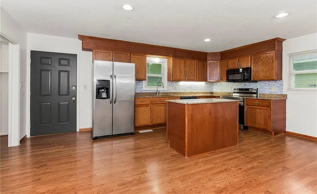 4 bed, 1841 sqft, $2,150 — Photo 3