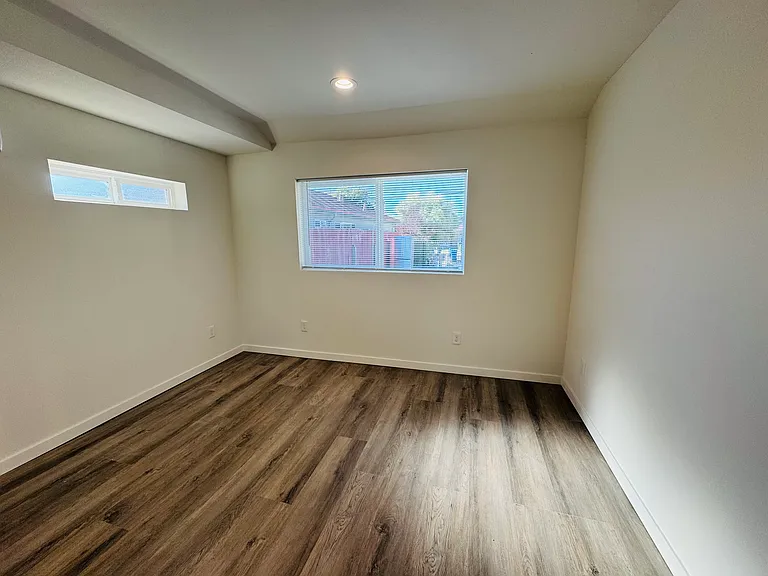 428 Everett St — Photo 9