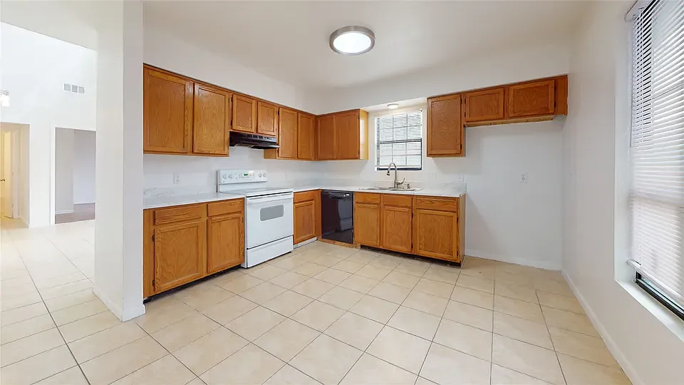 3 bed, 1813 sqft, $1,900 — Photo 4