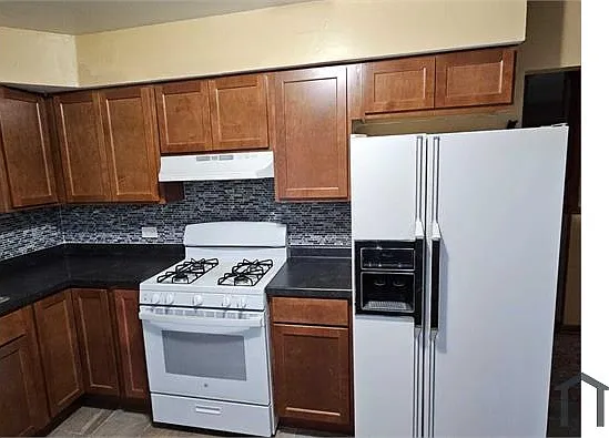 3 bed, 1070 sqft, $2,300 — Photo 2