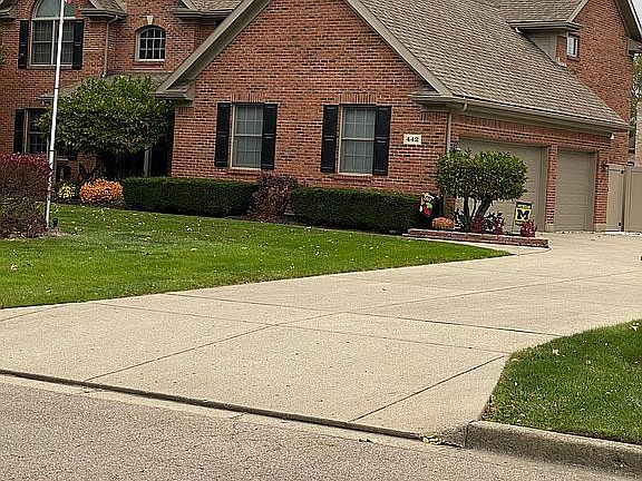 3rd image of 442 Crawford Dr