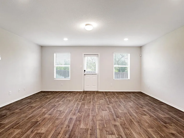 2850 Lindenwood Run — Photo 13