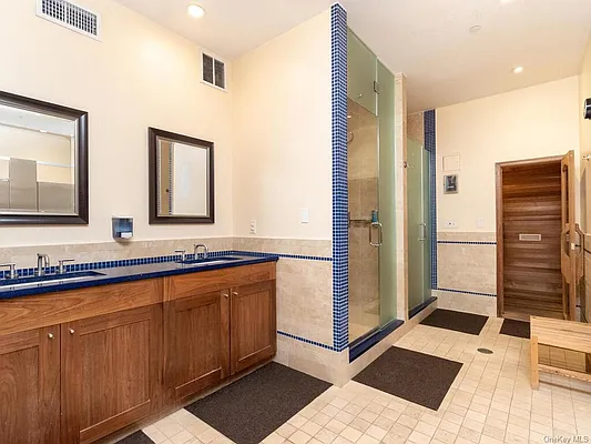 Sold by Re/Max In The City | media 34