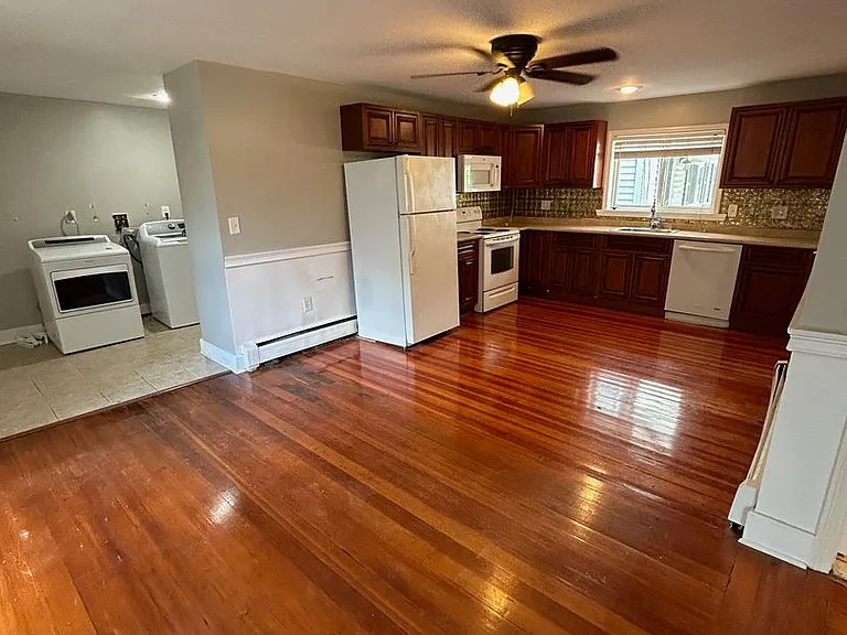 48 Port Norfolk St #1B — Photo 1