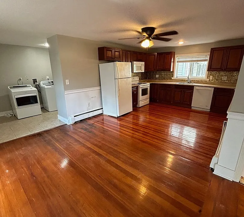 48 Port Norfolk St #1B