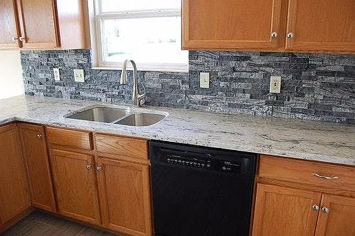 2881 Sherwood Court — Photo 2