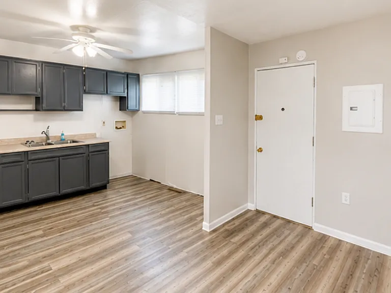 2818 Marshalltown Dr — Photo 2