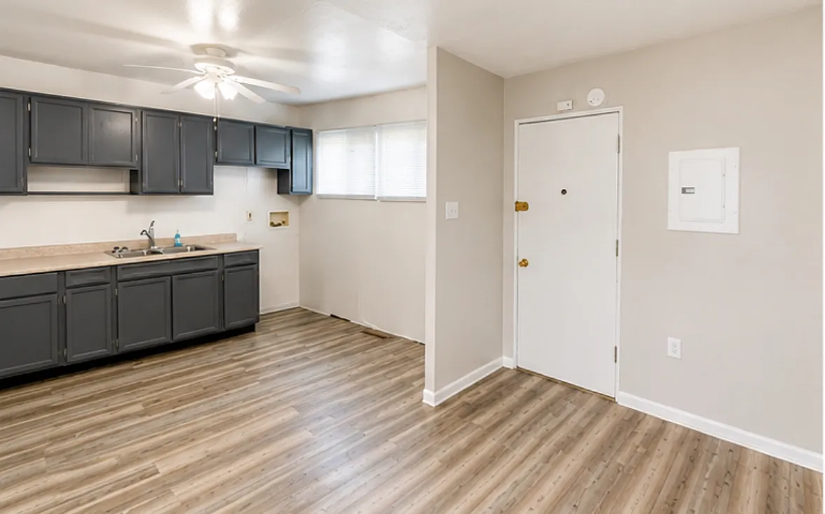 Building Photo - 2818 Marshalltown Dr