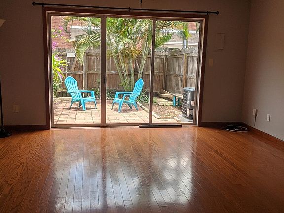 3rd image of 925 N Colonial Ct #32