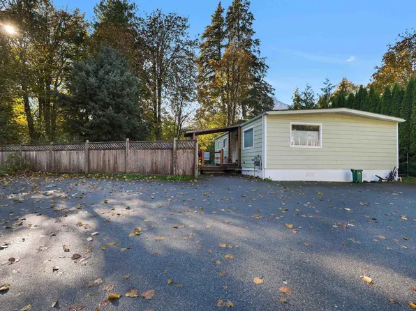 39884 Government Rd #8, Squamish, BC V8B 0G3
