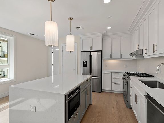 3rd image of 301 Border St #303
