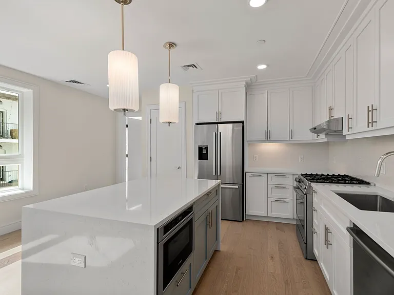 301 Border St #303 — Photo 3