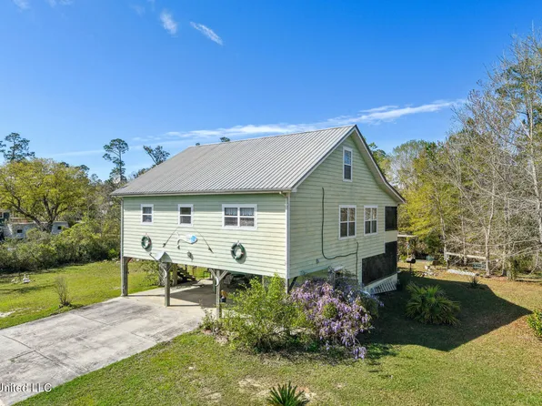 6058 3rd St, Bay Saint Louis, MS 39520