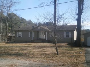 9 Lakeshore Dr, Benton, IL 62812