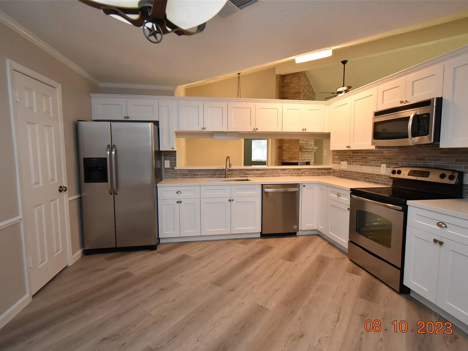 4 bed, 2.0 bath, 1860 sqft, $2,350 — Photo 3