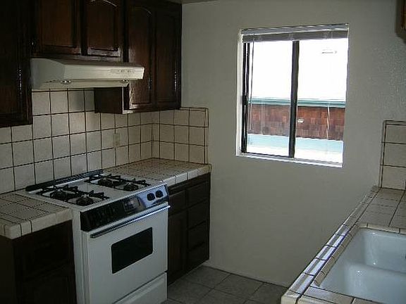 3rd image of 1823 Cabrillo Ave APT D