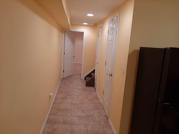 2nd image of 472 Jefferson Ave #1