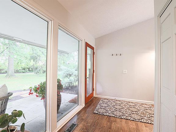 5th image of 7509 Miami Ave