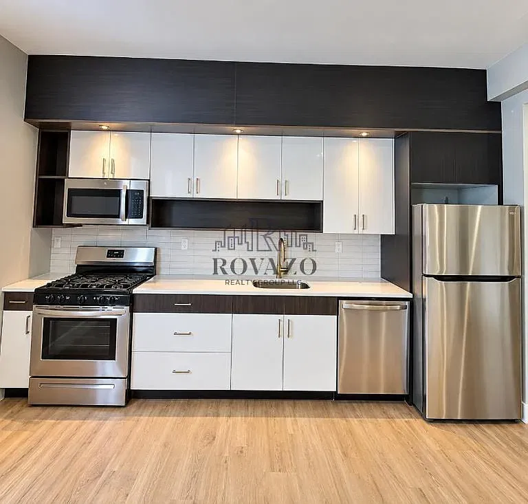 502 William St — Photo 1