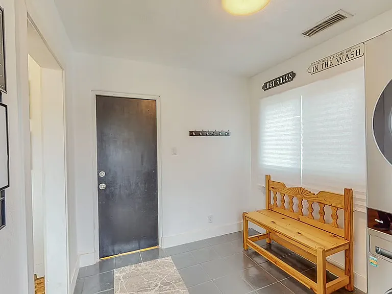2001 Alvarado Dr NE — Photo 3