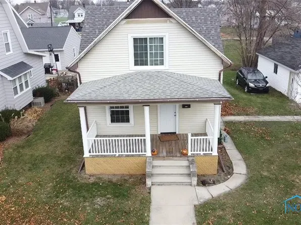 1054 Hazel St, Fremont, OH 43420